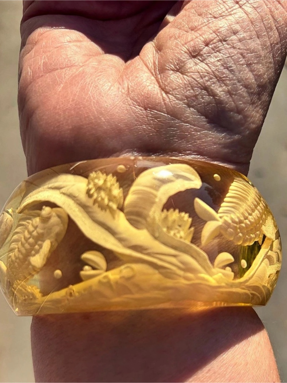 G. Paul Signed Under the Sea Reverse Carved Lucite Bangle Bracelet Vintage